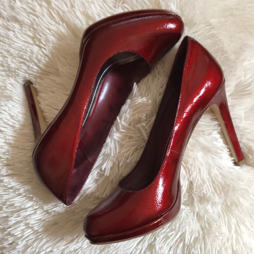 Gorgeous Red BCBG pumps